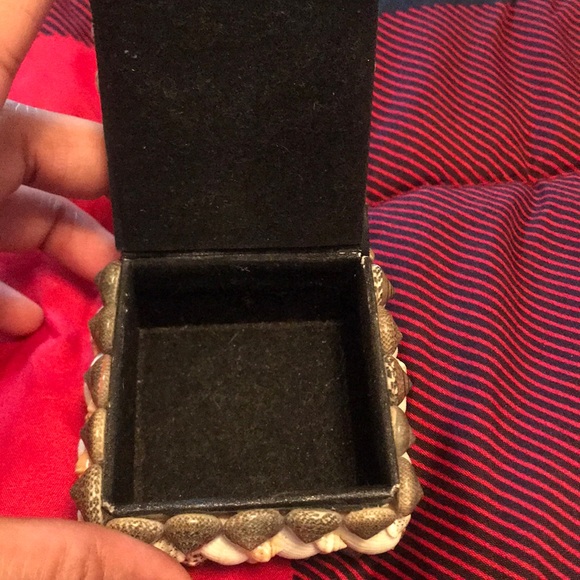 4 for 1 Mini Jewelry boxes - Picture 7 of 11